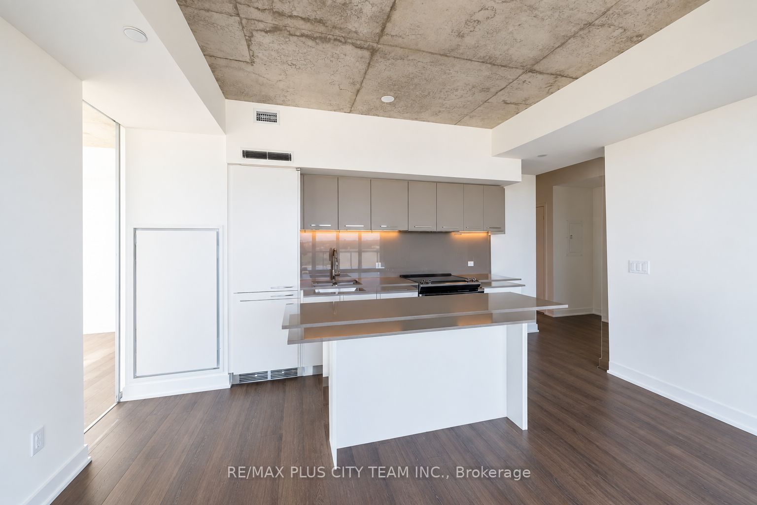 15 Baseball Place 1504