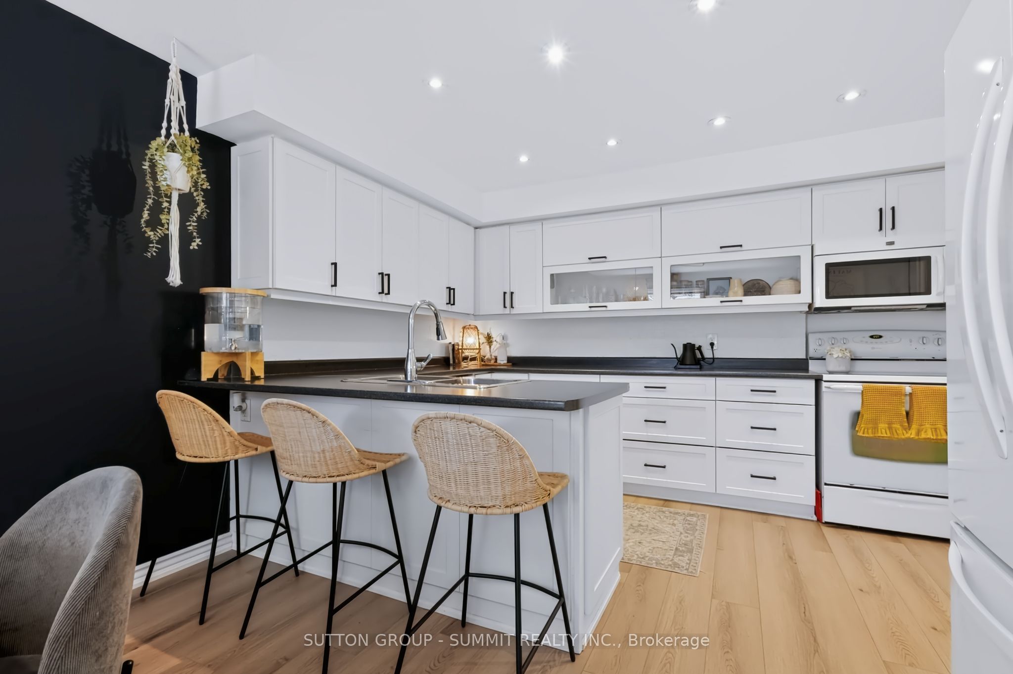 4018 Longmoor Drive 16