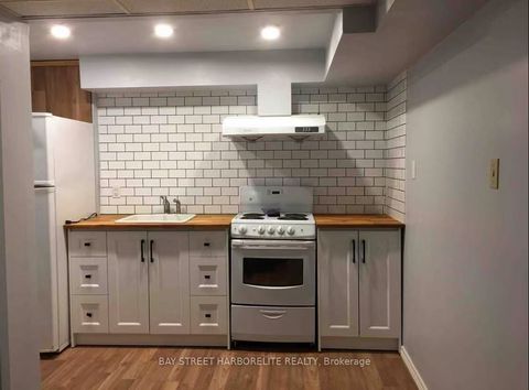 3448 Ellengale Drive Mississauga ON L5C 1Z7