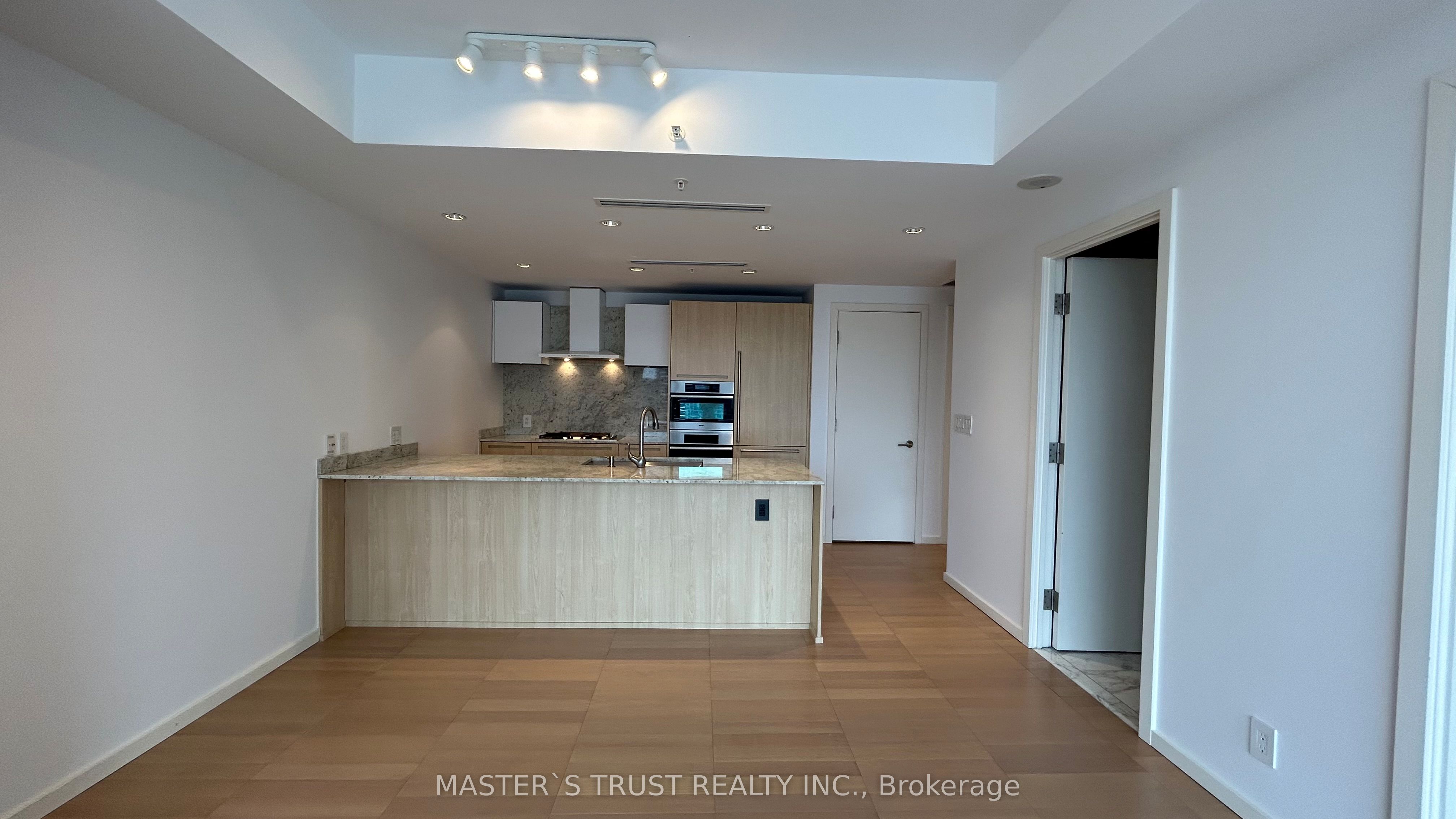 180 university Avenue 4104