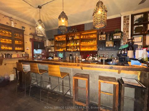 942 Queen Street W Toronto ON M6J 1G8