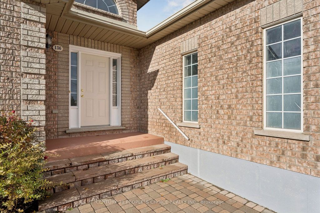 Photo of 136 Marsellus Drive, Barrie, ON L4N 0E1 (MLS # S12629372)