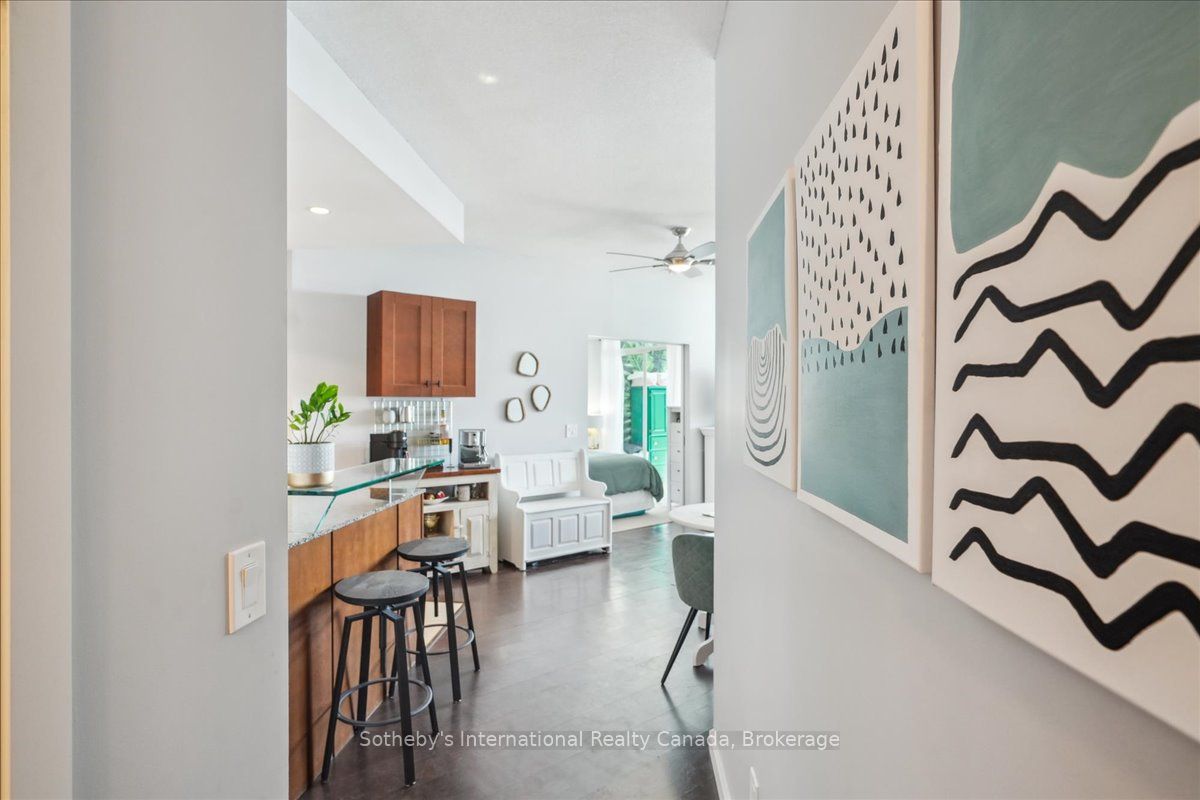 218 Queens Quay W 1804