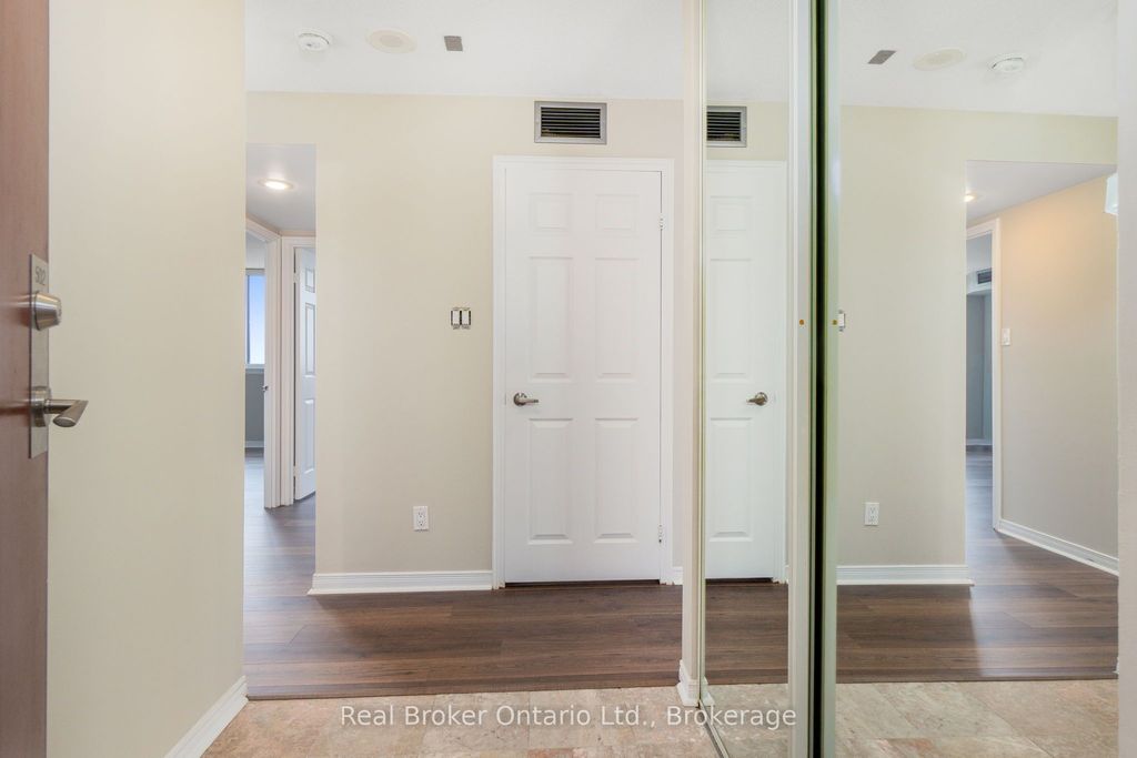 Photo of 880 Dundas Street W #502, Mississauga, ON L5C 4H3 (MLS # W12809638)