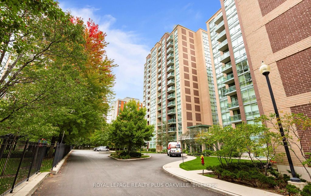 Photo of 7 Michael Power Place #LPH07, Toronto, ON M9A 0A4 (MLS # W12785056)