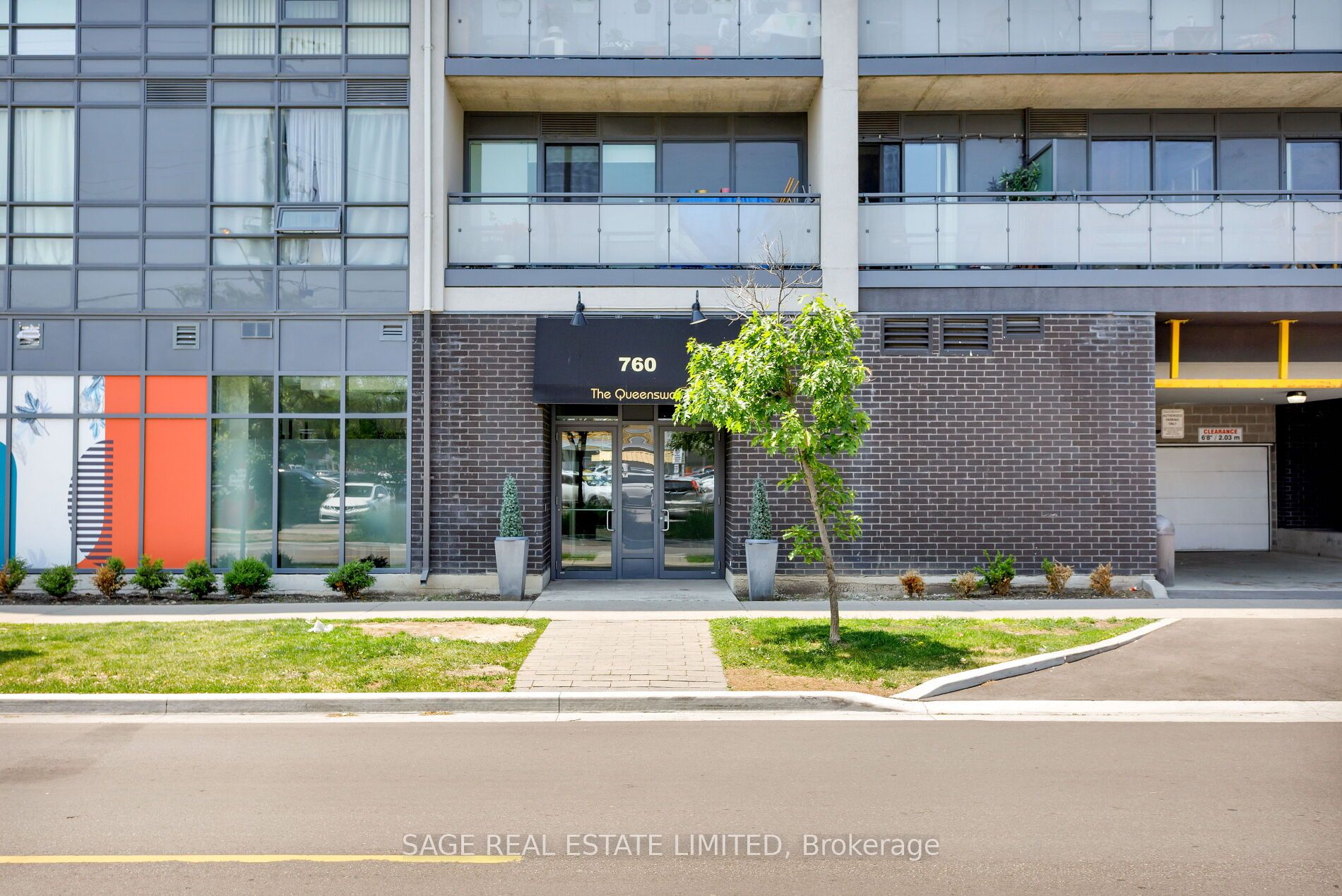 760 The Queensway N/A 401