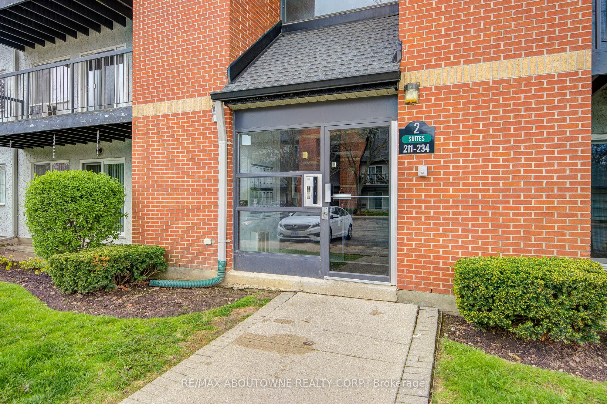 1450 Glen Abbey Gate 214
