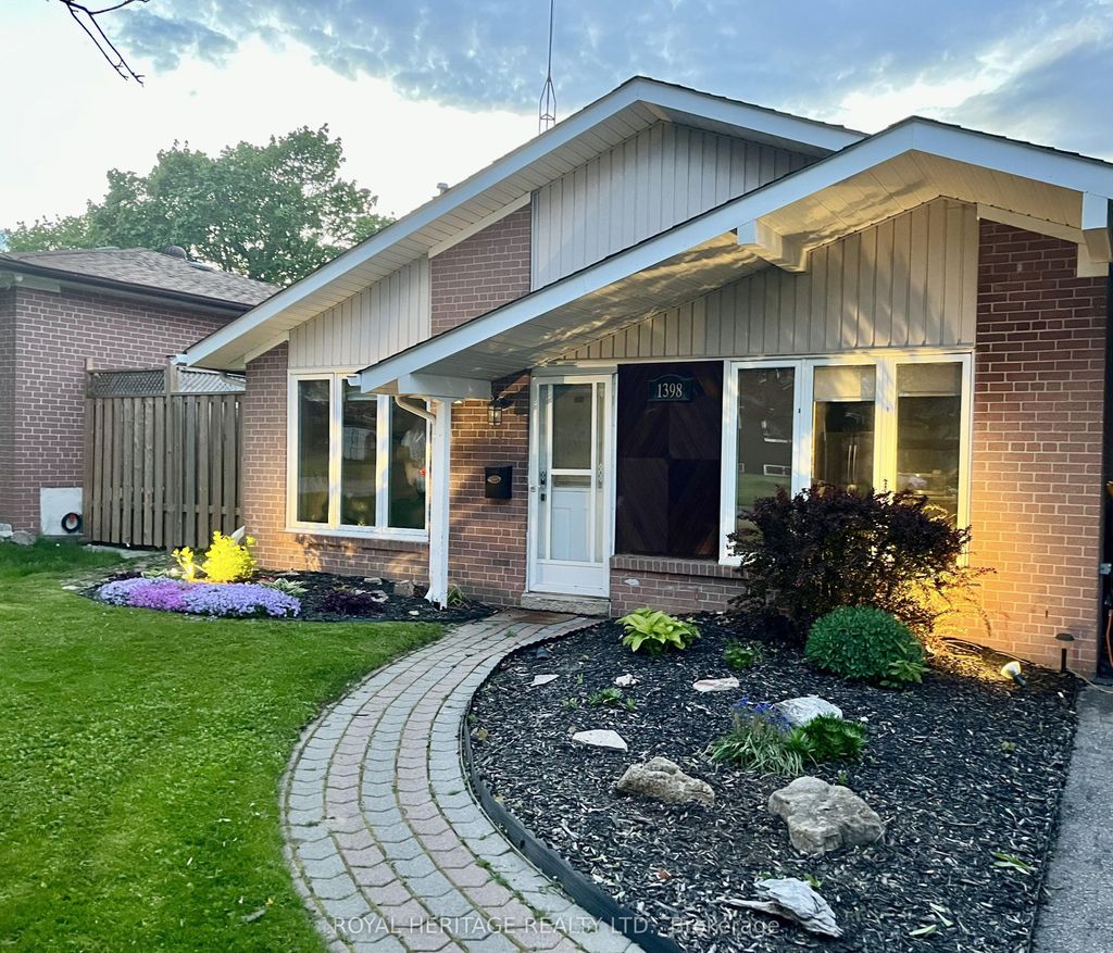 Photo of 1398 Fordon Avenue, Pickering, ON L1W 1J9 (MLS # E12906878)