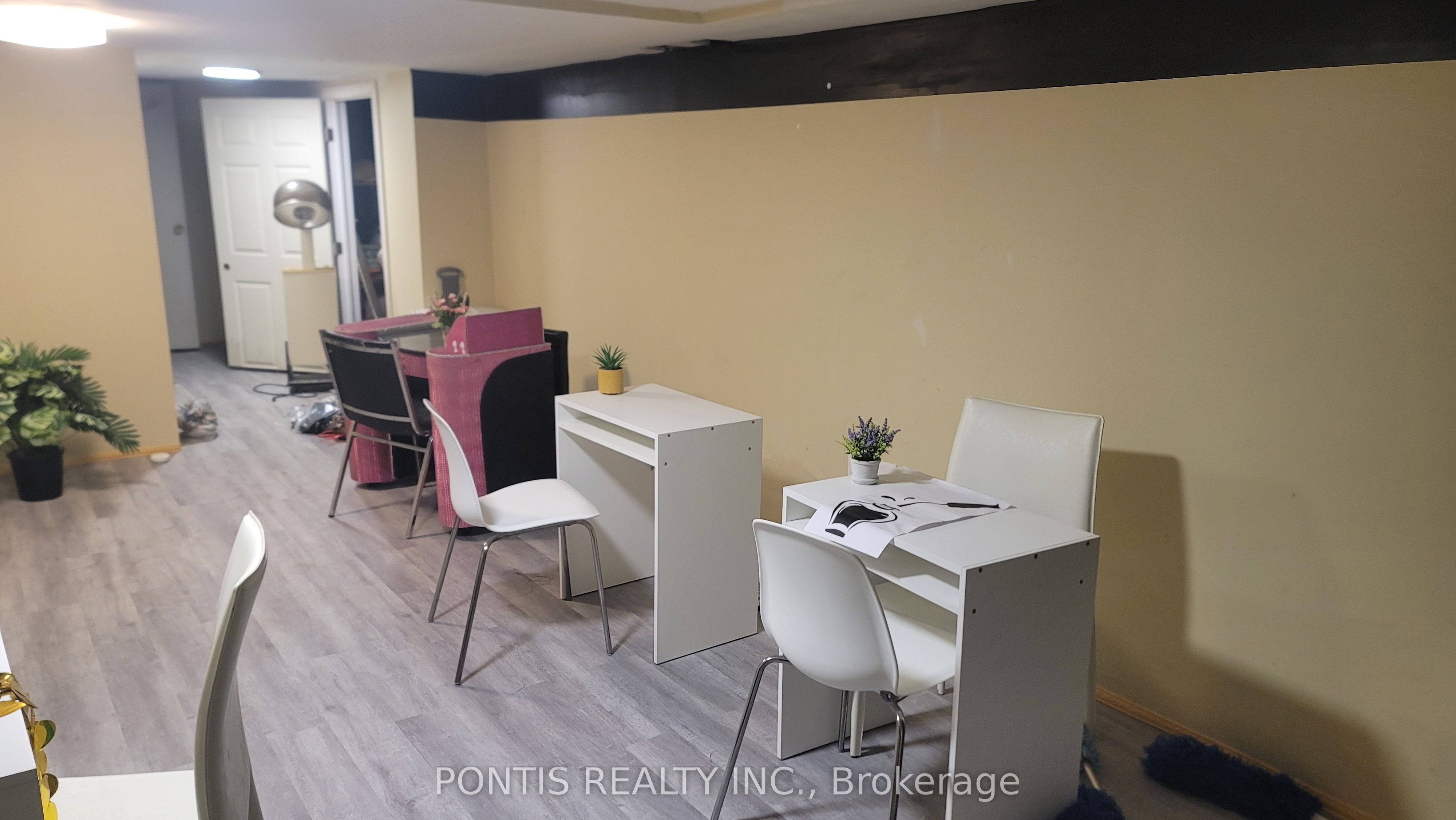 612 Lakeshore Road E