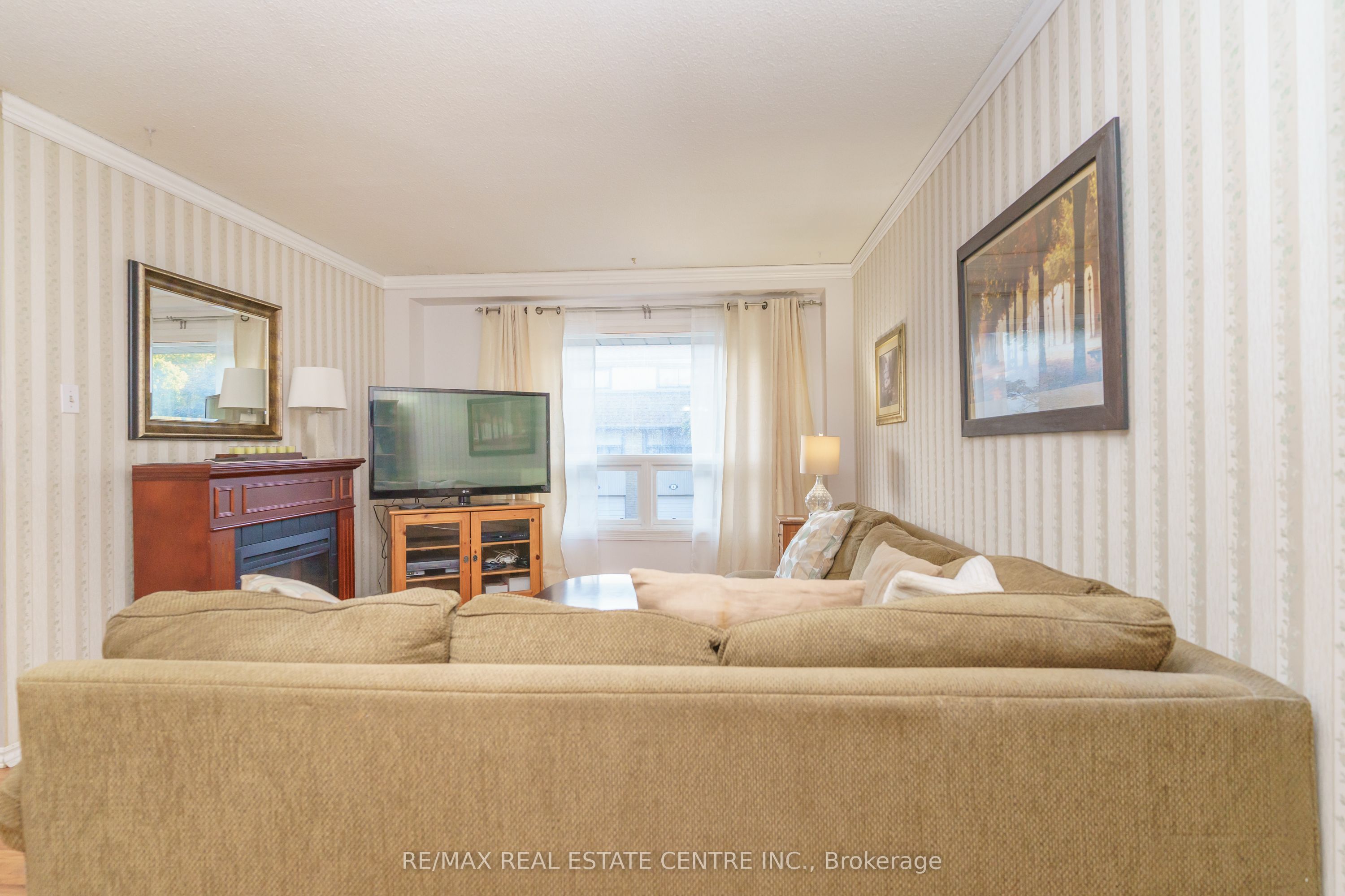 143 Ashton Crescent 143