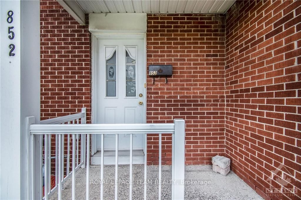Photo of 852 Cummings Avenue, Overbrook - Castleheights and Area, ON K1K 2L4 (MLS # X12457865)