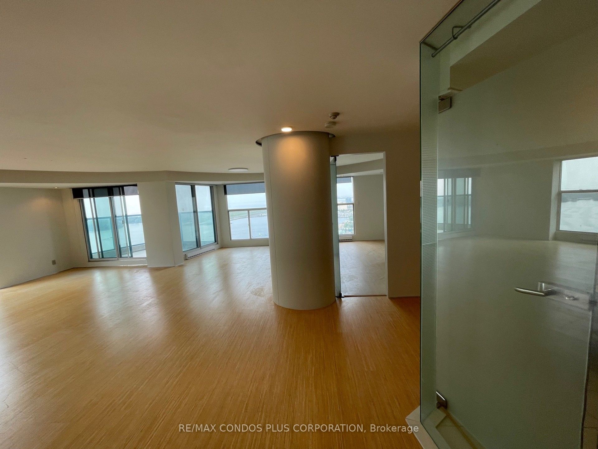 77 Harbour Square 3508