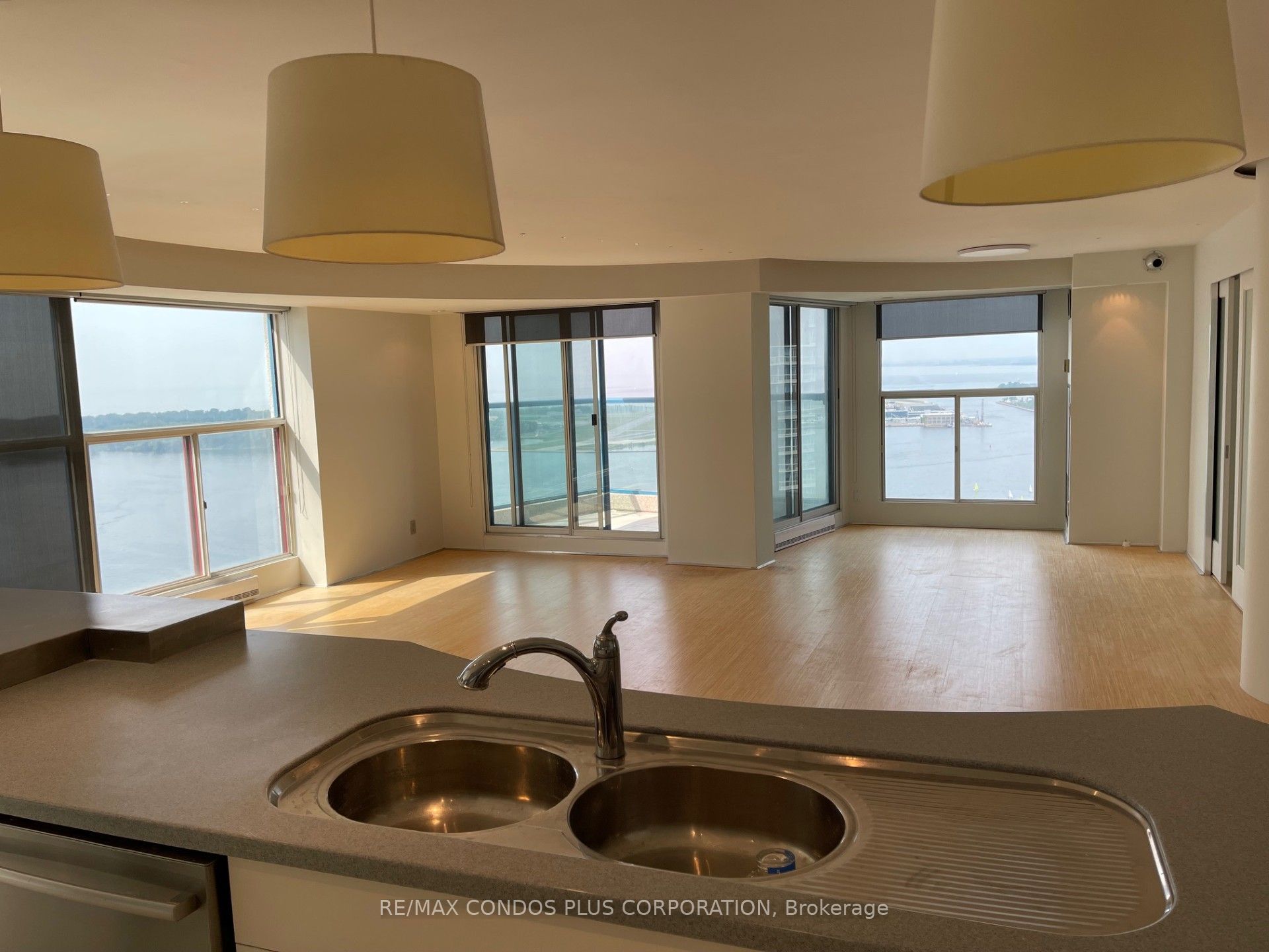 77 Harbour Square 3508