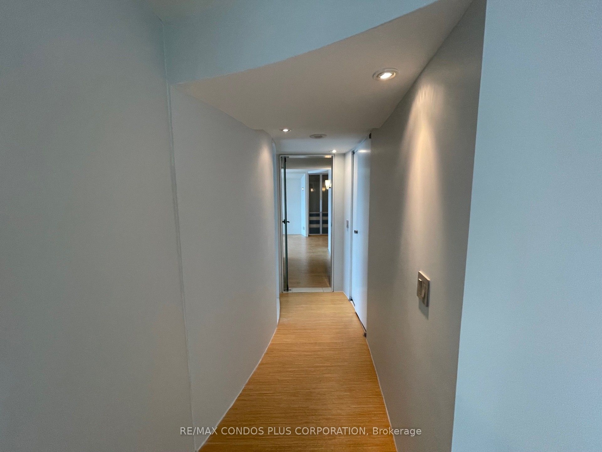 77 Harbour Square 3508