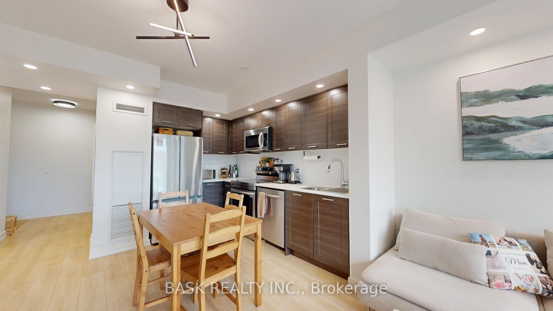 2220 Lake Shore Boulevard W 406
