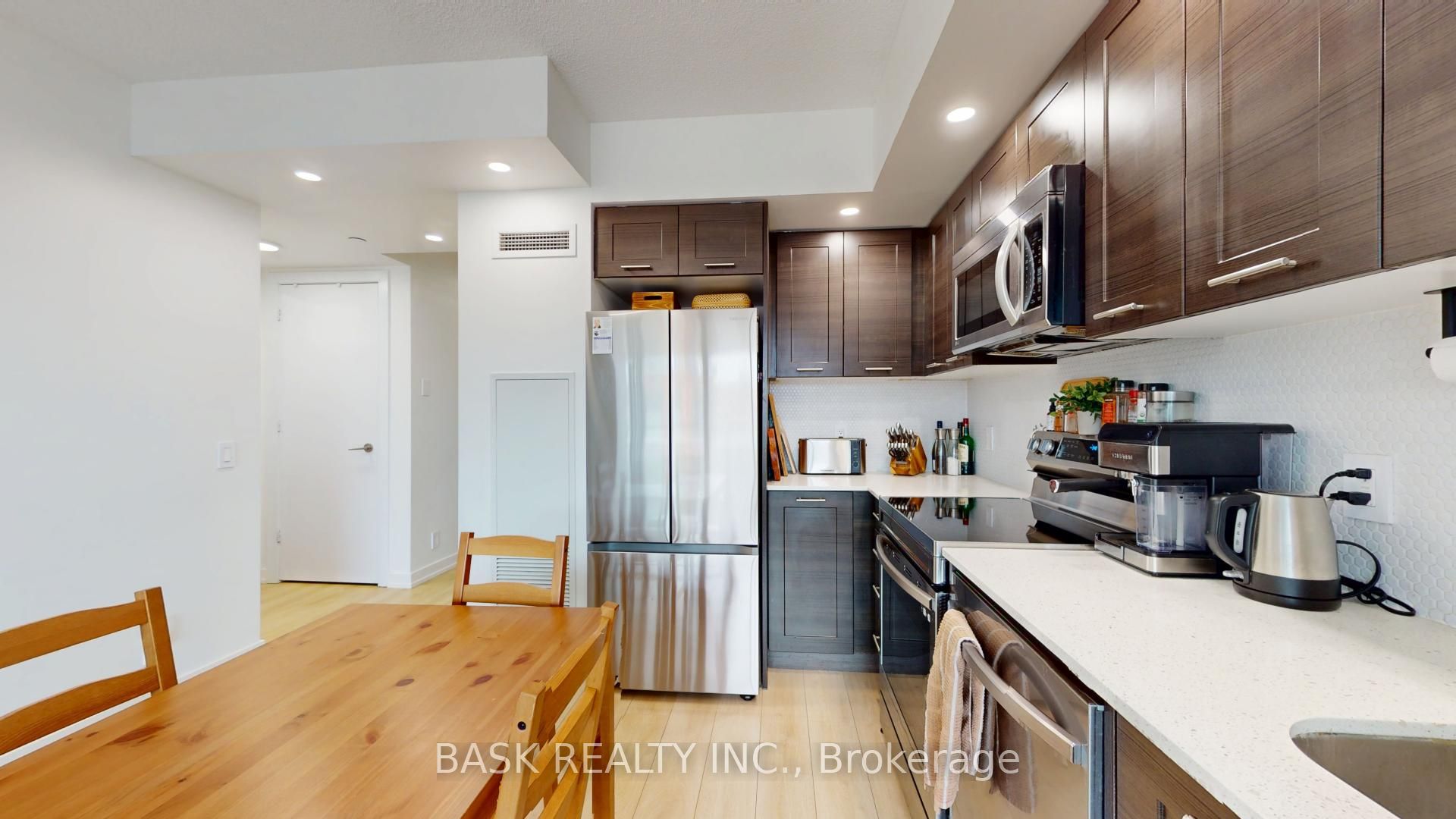 2220 Lake Shore Boulevard W 406