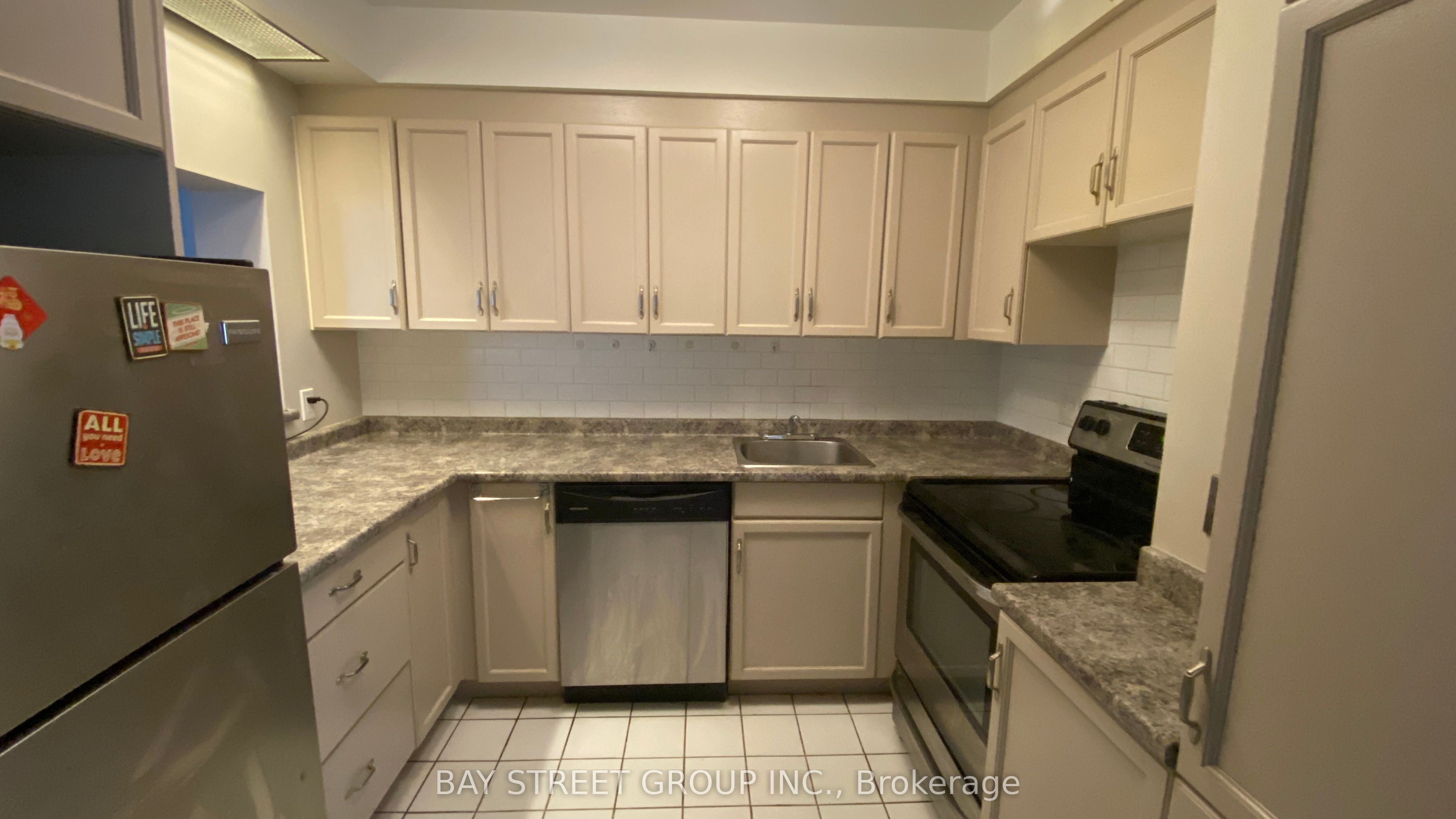284 Bloor Street W 902