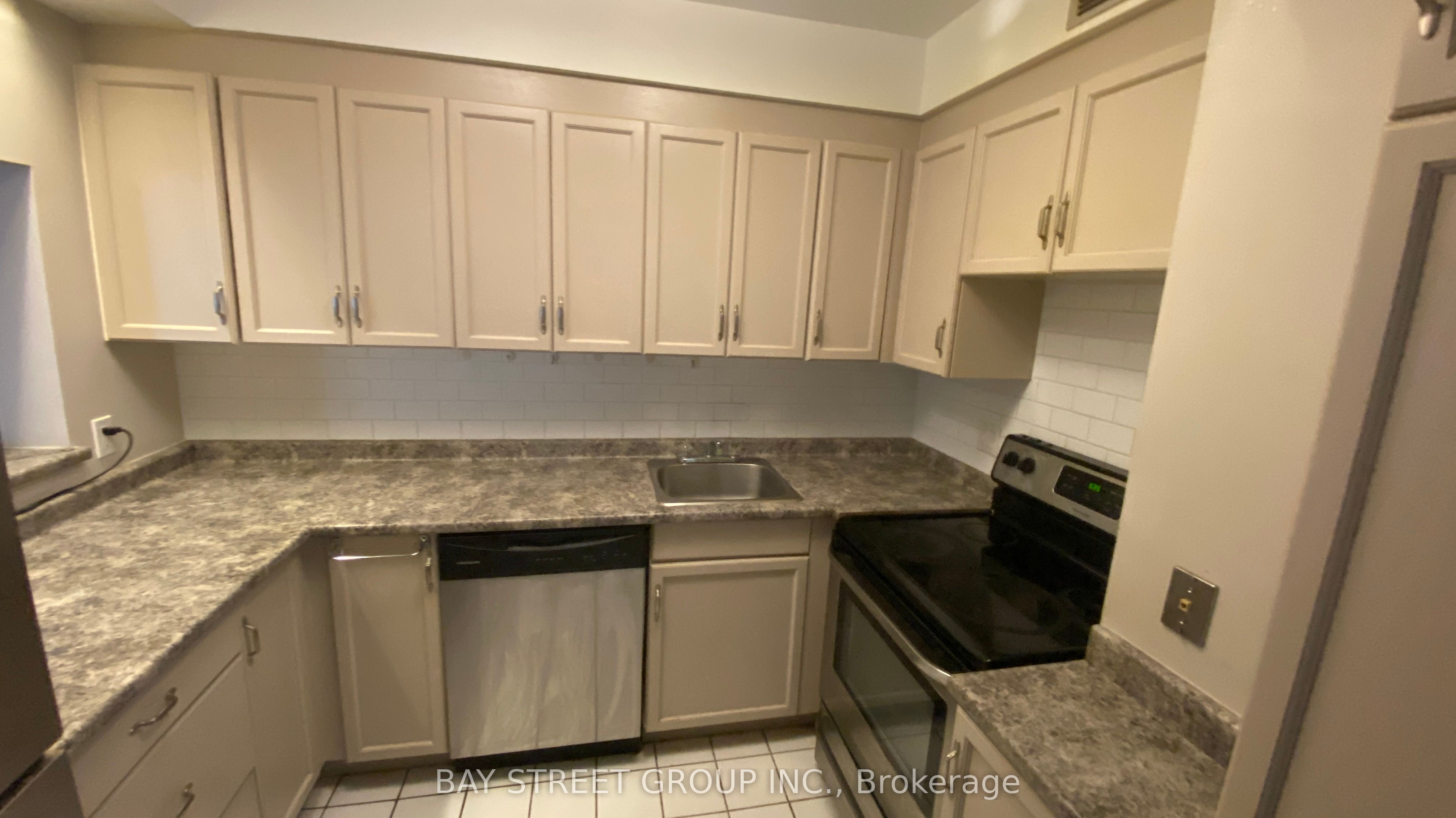 284 Bloor Street W 902