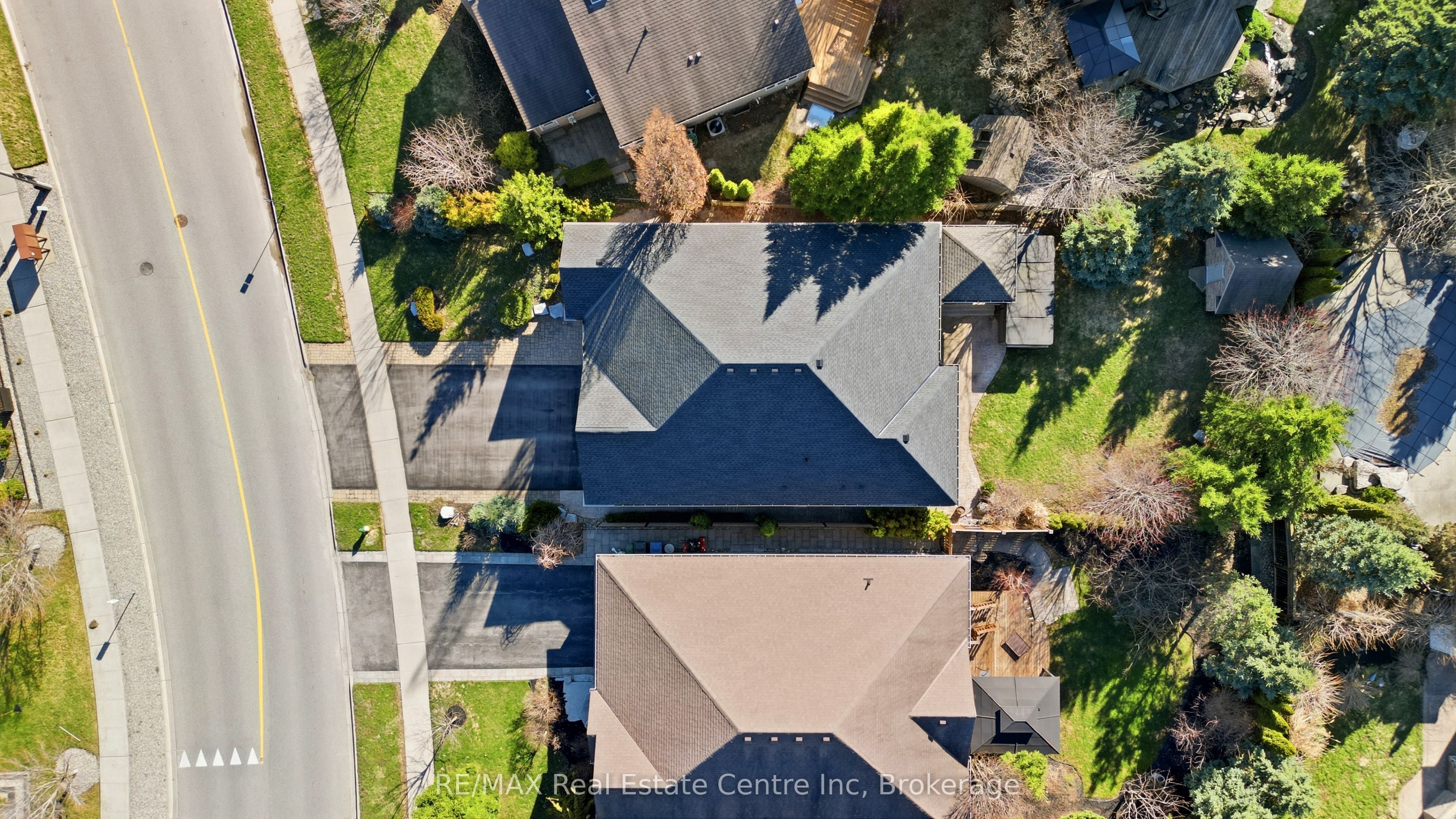 102 Kortright Road E