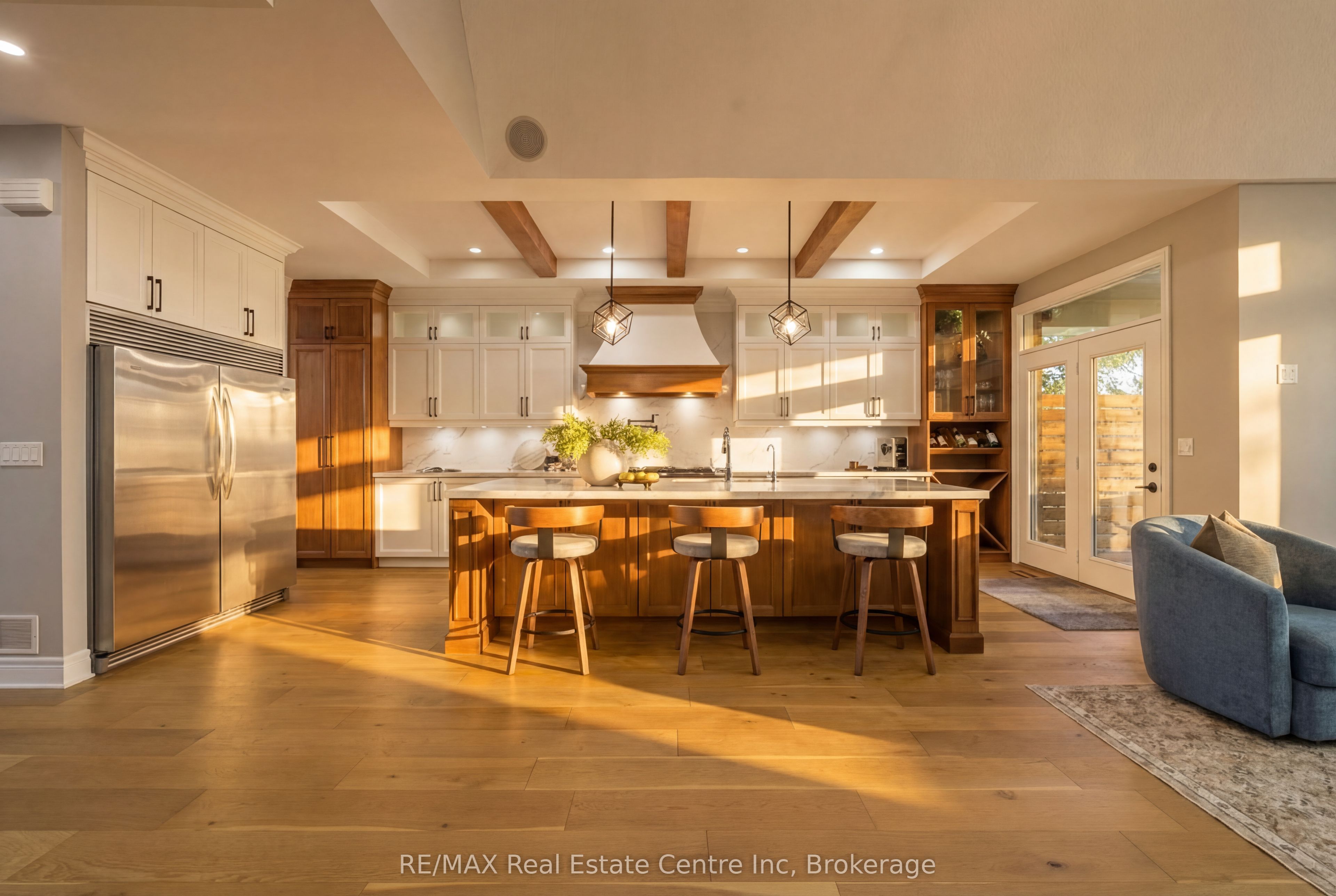 102 Kortright Road E