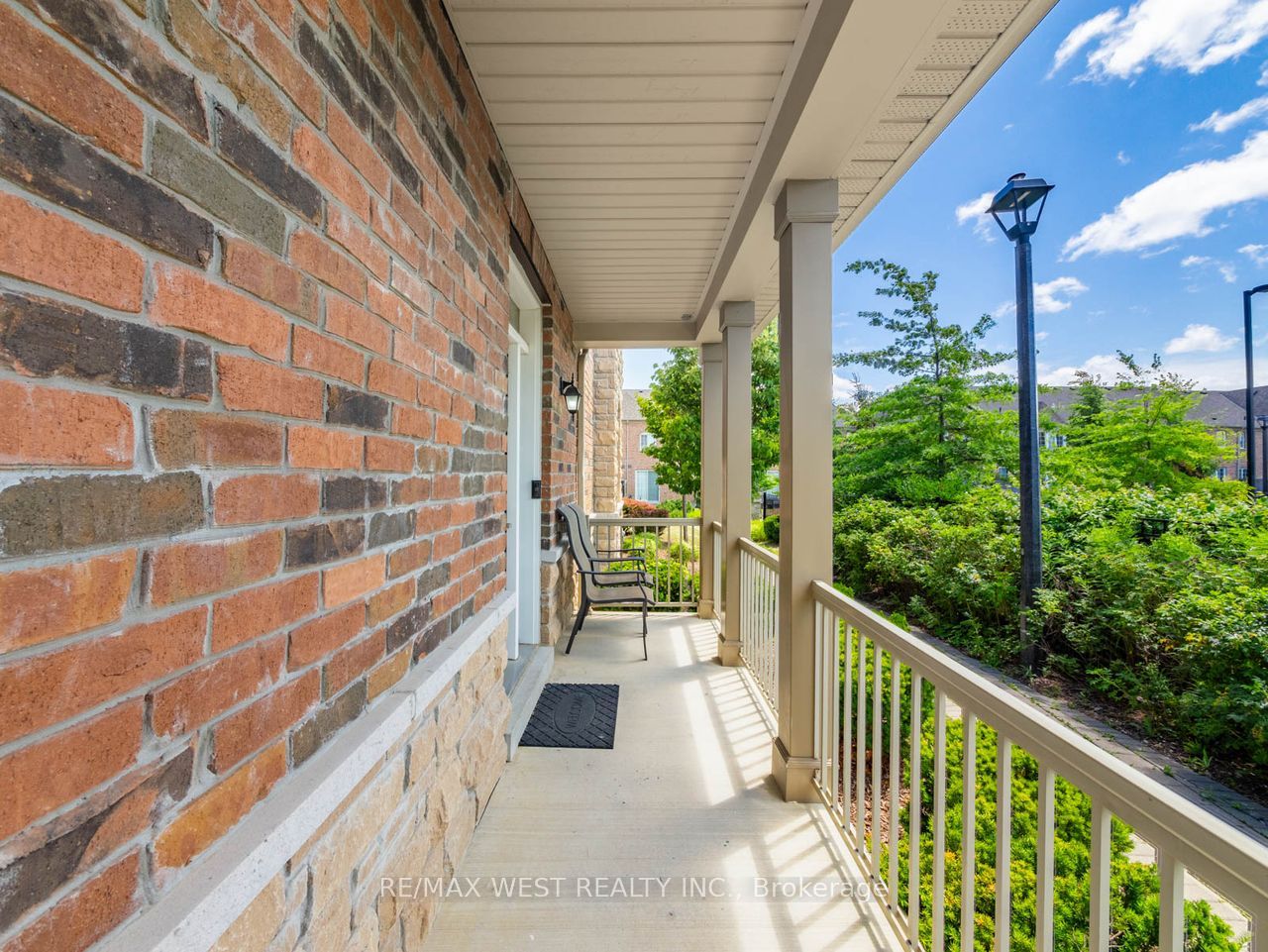 60 Utopia Way