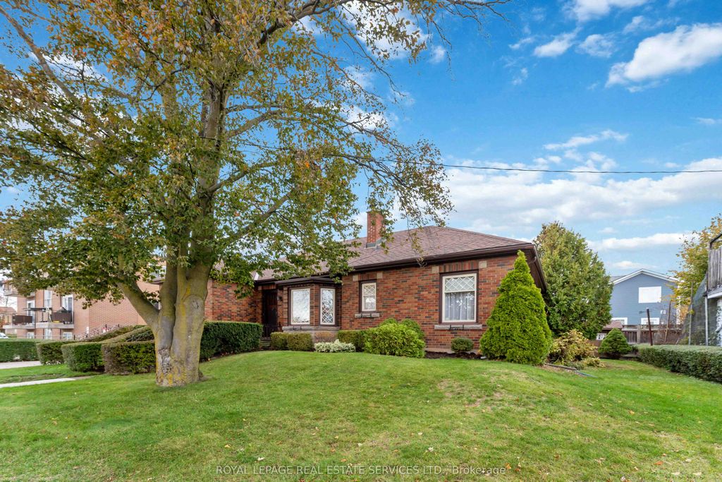 Photo of 3835 Main Street, Niagara Falls, ON L2G 6B4 (MLS # X12773922)