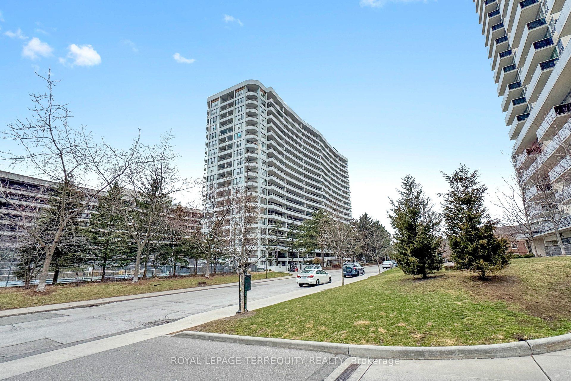 100 Quebec Avenue W 1408