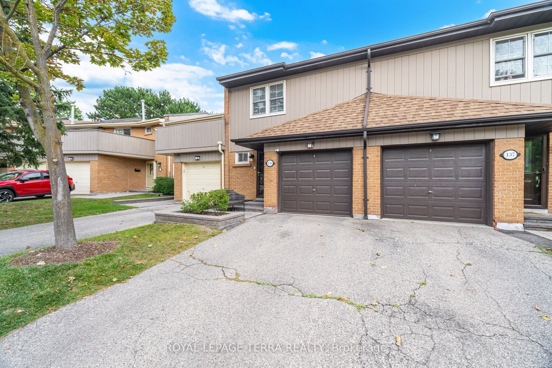 1951 Rathburn Road E 138