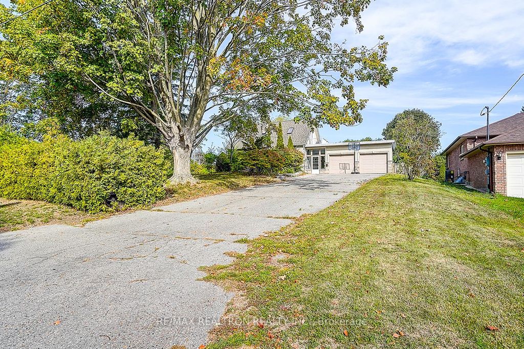 Photo of 904 Parklane Avenue, Oshawa, ON L1G 1N8 (MLS # E12706358)