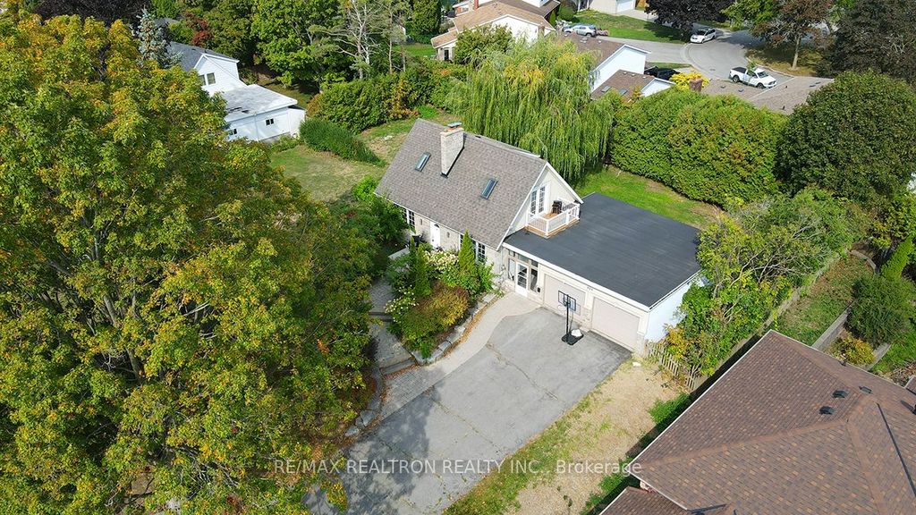 Photo of 904 Parklane Avenue, Oshawa, ON L1G 1N8 (MLS # E12706358)