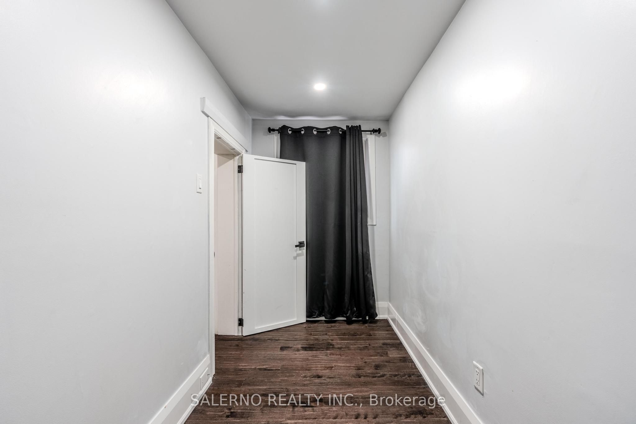 756 Dundas Street W Main