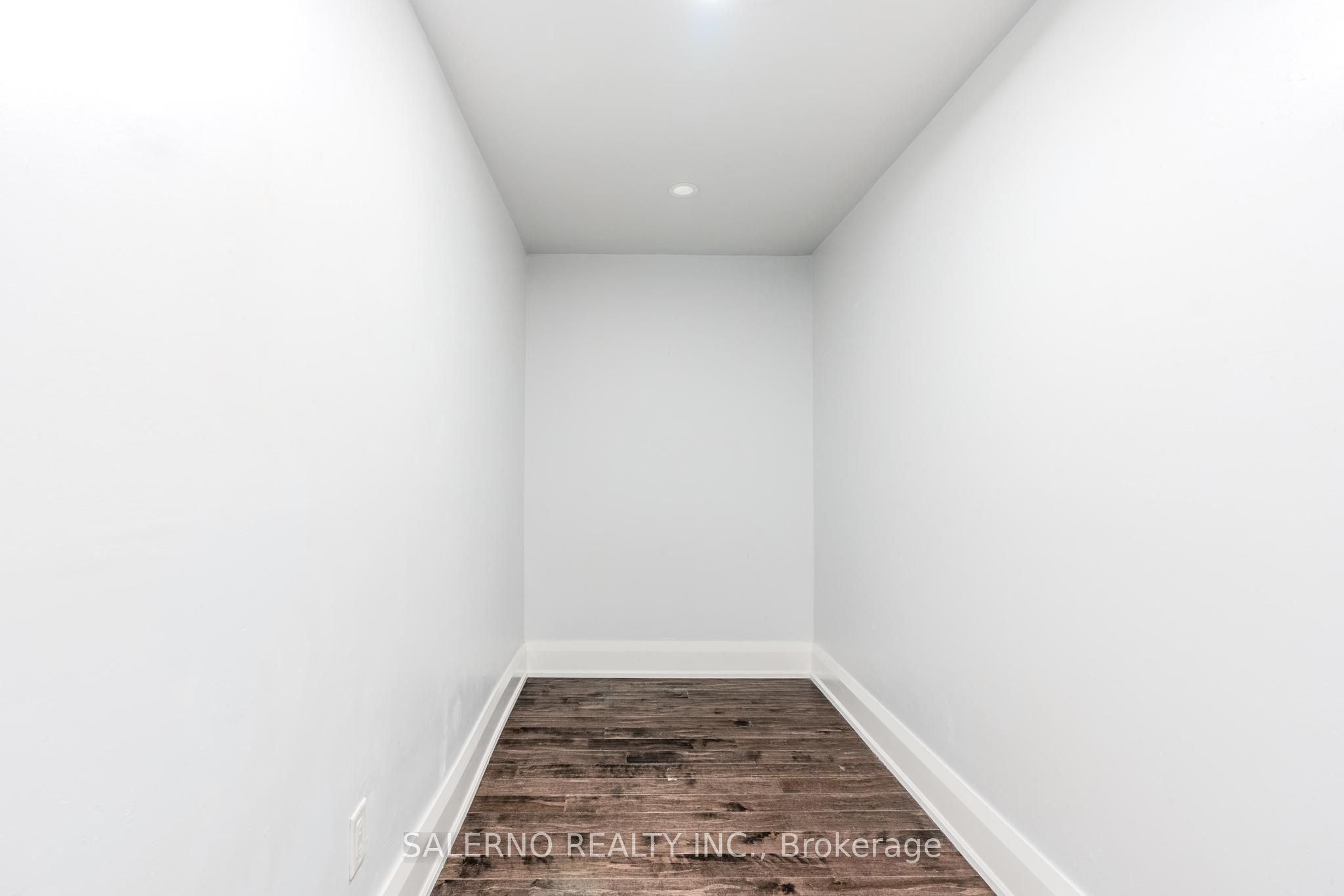 756 Dundas Street W Main