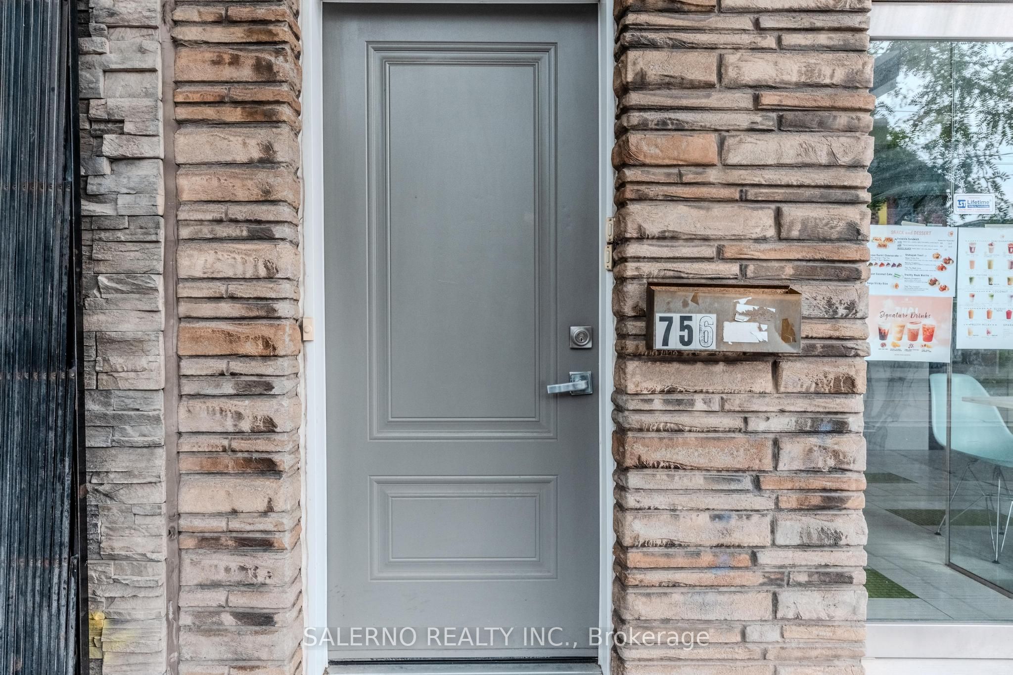 756 Dundas Street W Main