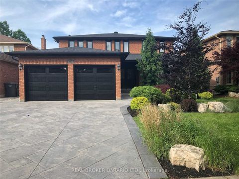 4244 Starlight Crescent Lower Mississauga ON L4W 4R2