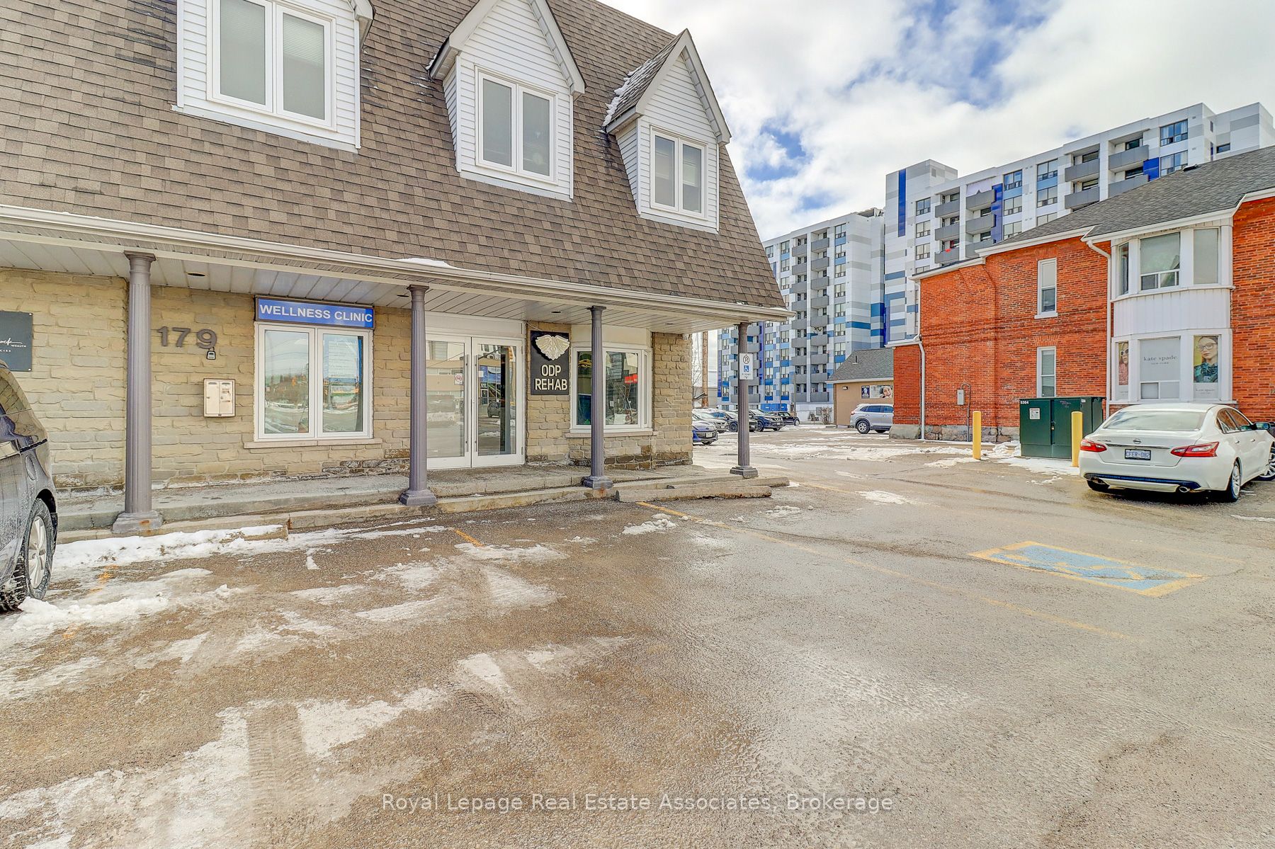 Photo 1 of 39 — 179 King Street E, Oshawa, ON L1H 1C2