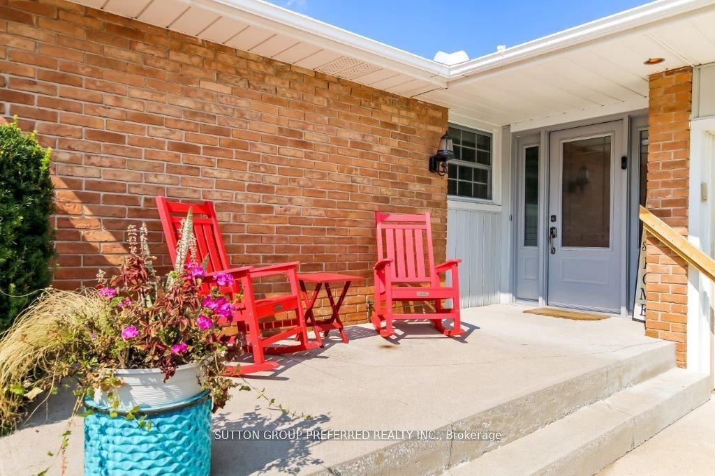 Photo of 14 Cowan Avenue, London South, ON N6C 4E6 (MLS # X12645268)