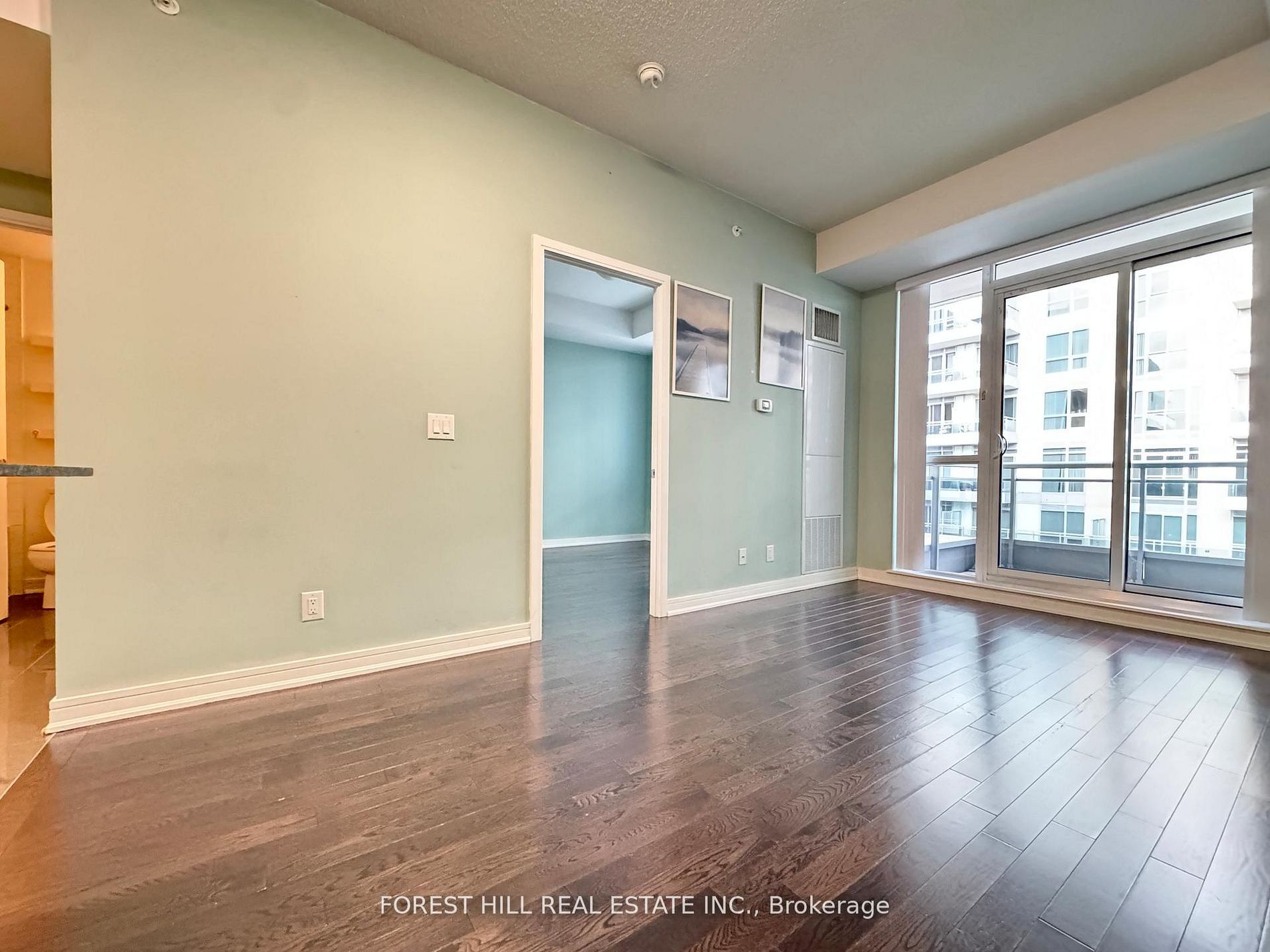 9191 Yonge Street SW812