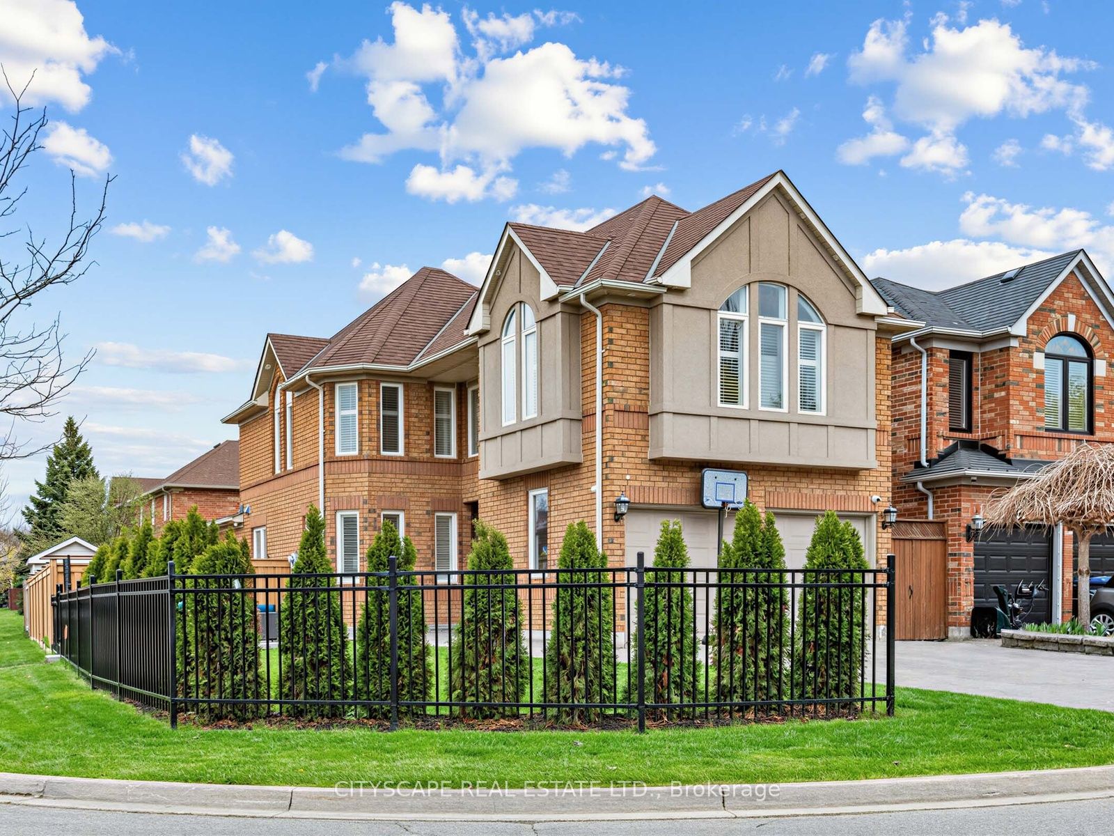 3671 Forest Bluff Crescent