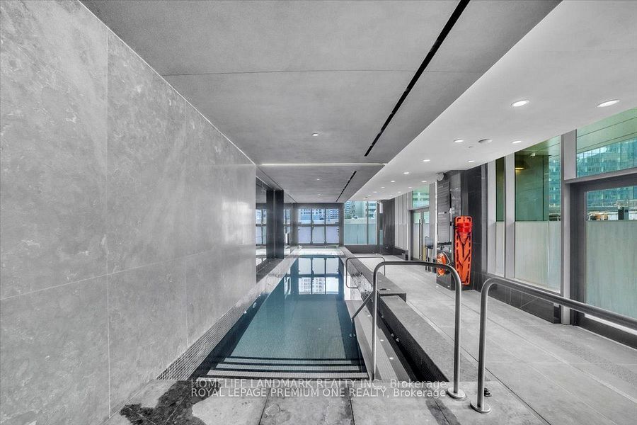 11 Yorkville Avenue 08