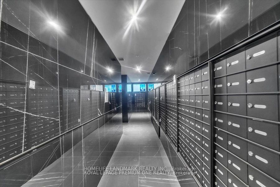 11 Yorkville Avenue 08