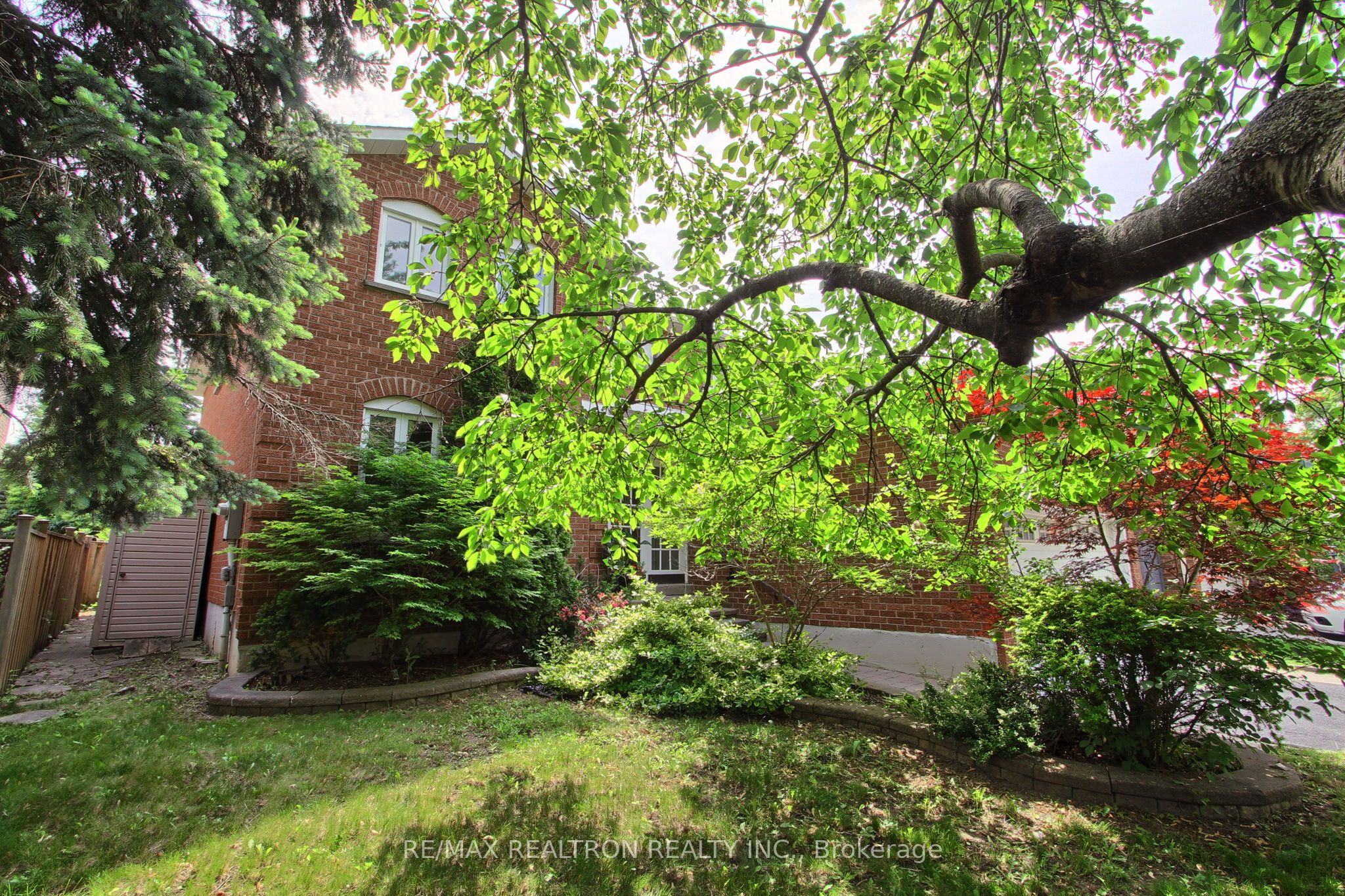 19 Crystal Drive N