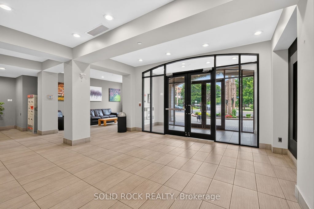 Photo of 808 Bronson Avenue #PH18, Dows Lake - Civic Hospital and Area, ON K1S 5A4 (MLS # X13770150)