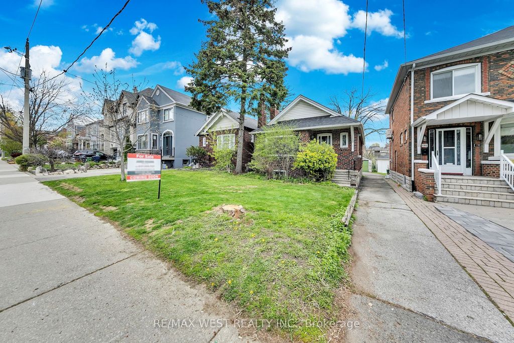 Photo of 284 Fairlawn Avenue, Toronto, ON M5M 1T1 (MLS # C13076612)