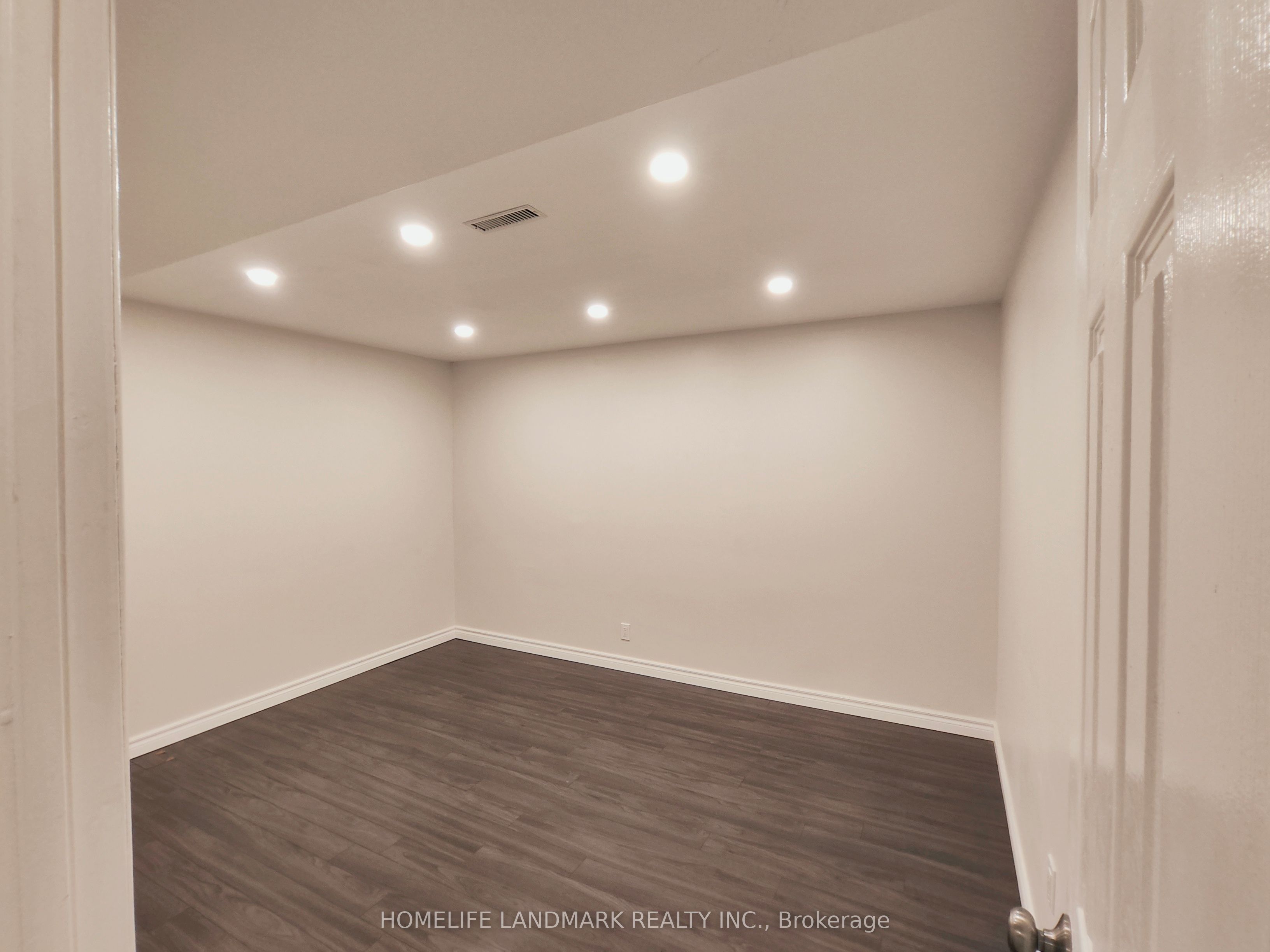 15 Mary Elizabeth Crescent