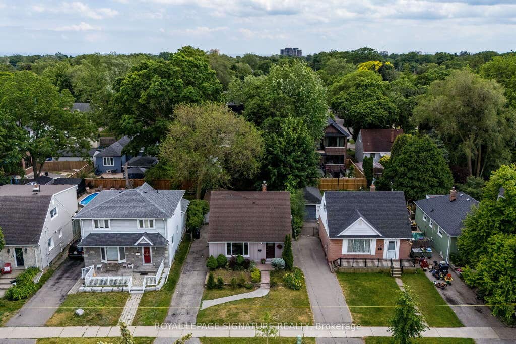 Photo of 7 Putney Road, Toronto, ON M8W 2K6 (MLS # W13476074)