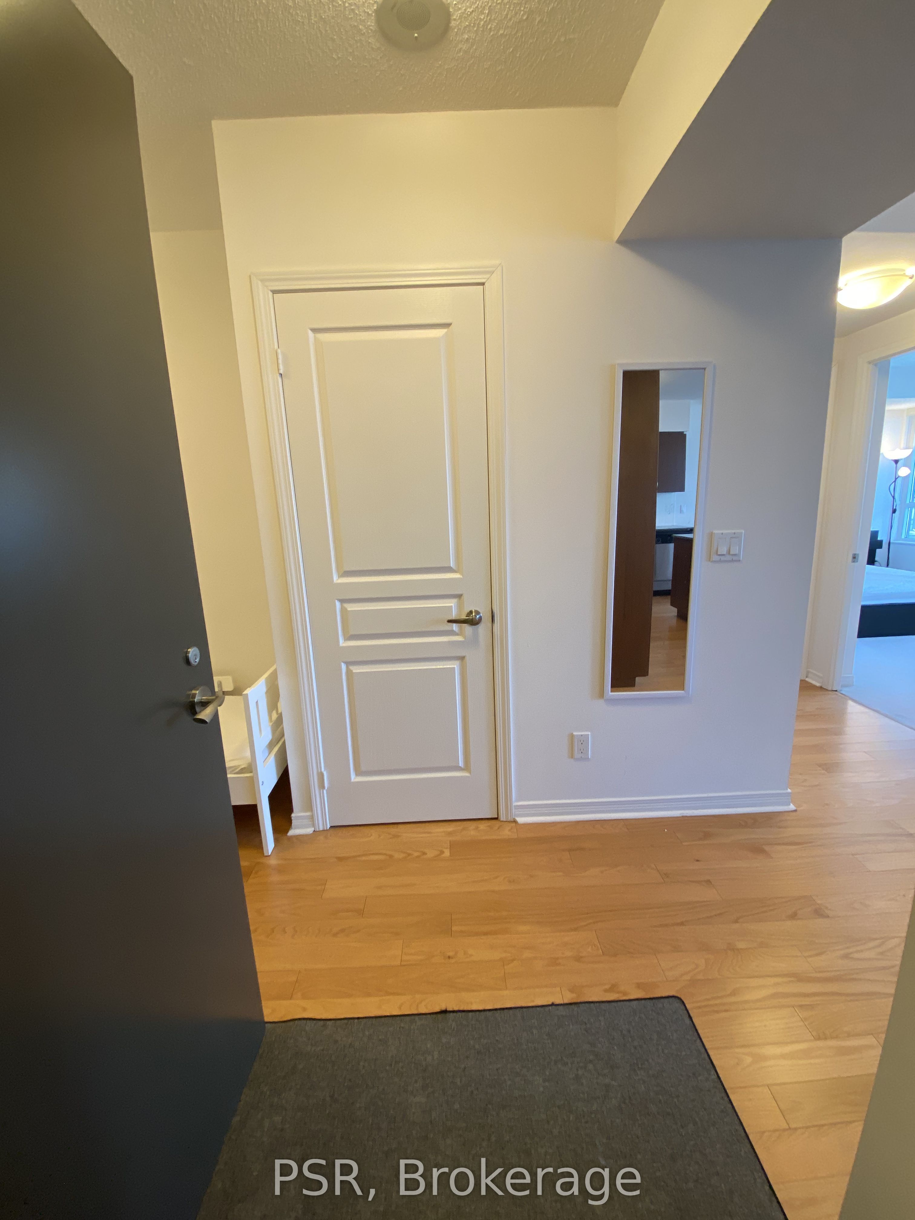 2240 Lake Shore Boulevard W 1105