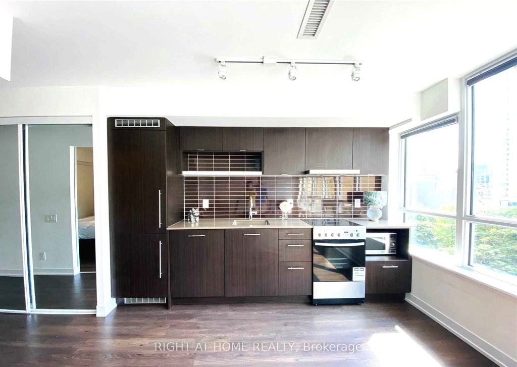 Photo of 365 Church Street #603, Toronto, ON M5B 1Z9 (MLS # C13747876)