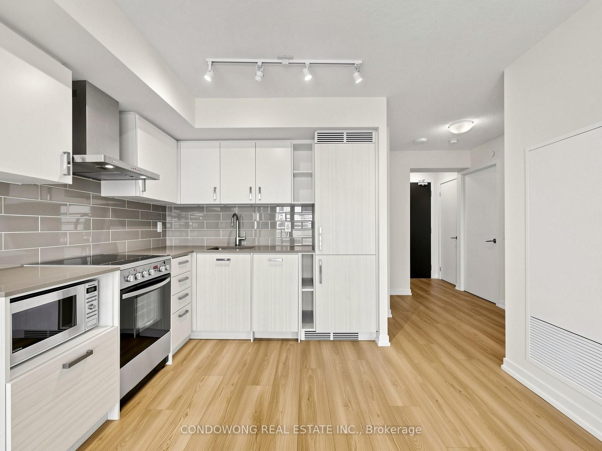125 Redpath Avenue 1803