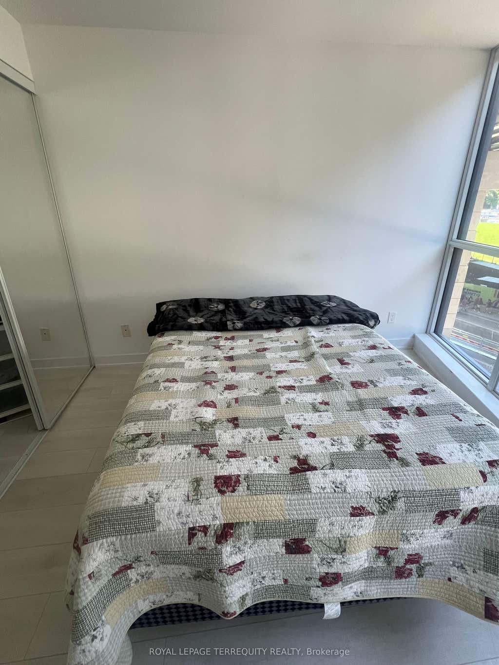 Photo of 50 Bruyeres Mews #532, Toronto, ON M5V 0H8 (MLS # C13702524)