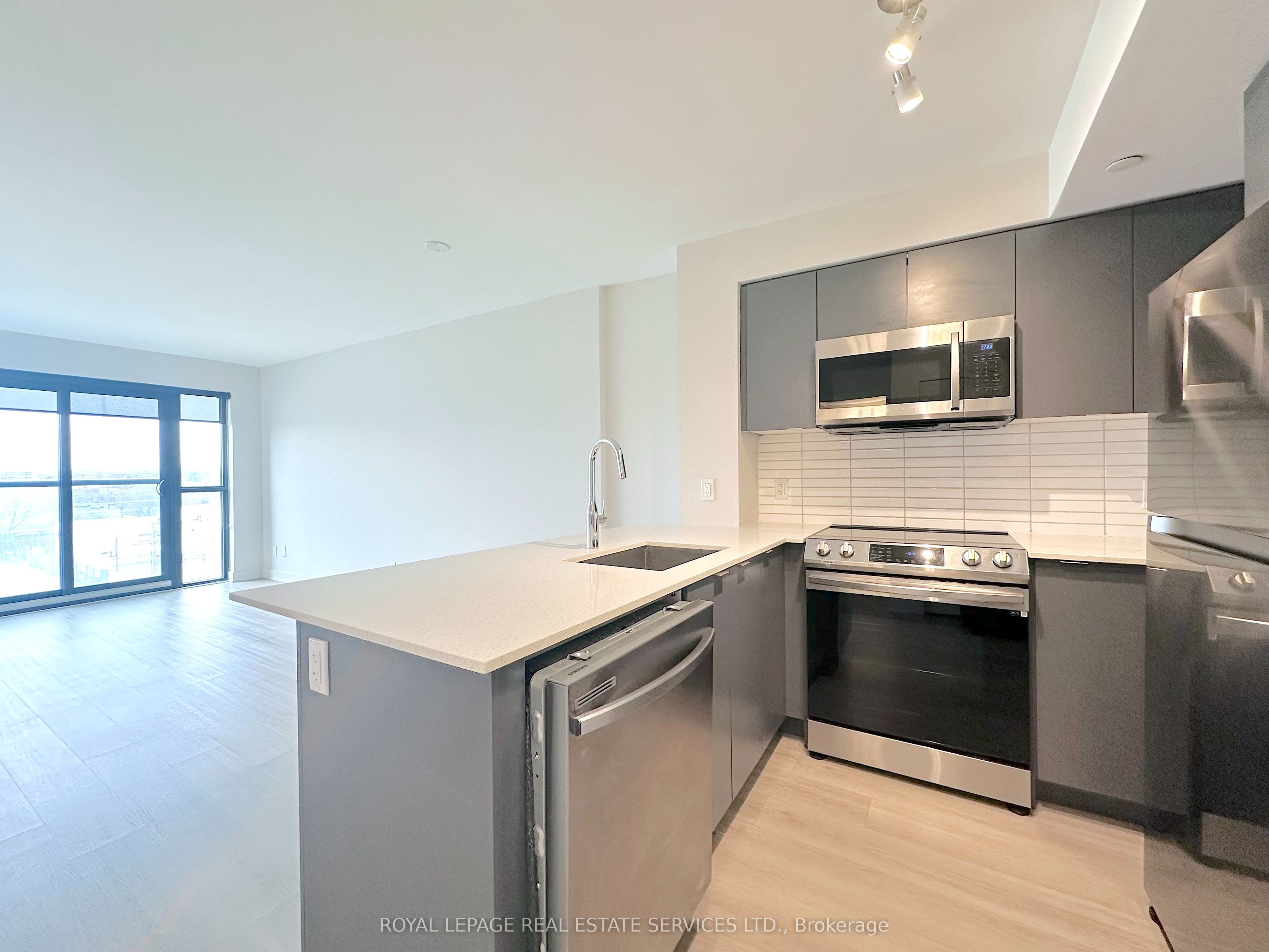 3385 Dundas Street W 514